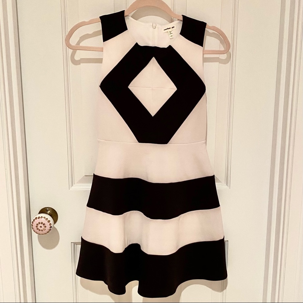 Monteau Girl Black and White Geometric Dress